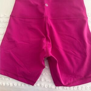 Lululemon like new size 8 wunder under 6” shorts